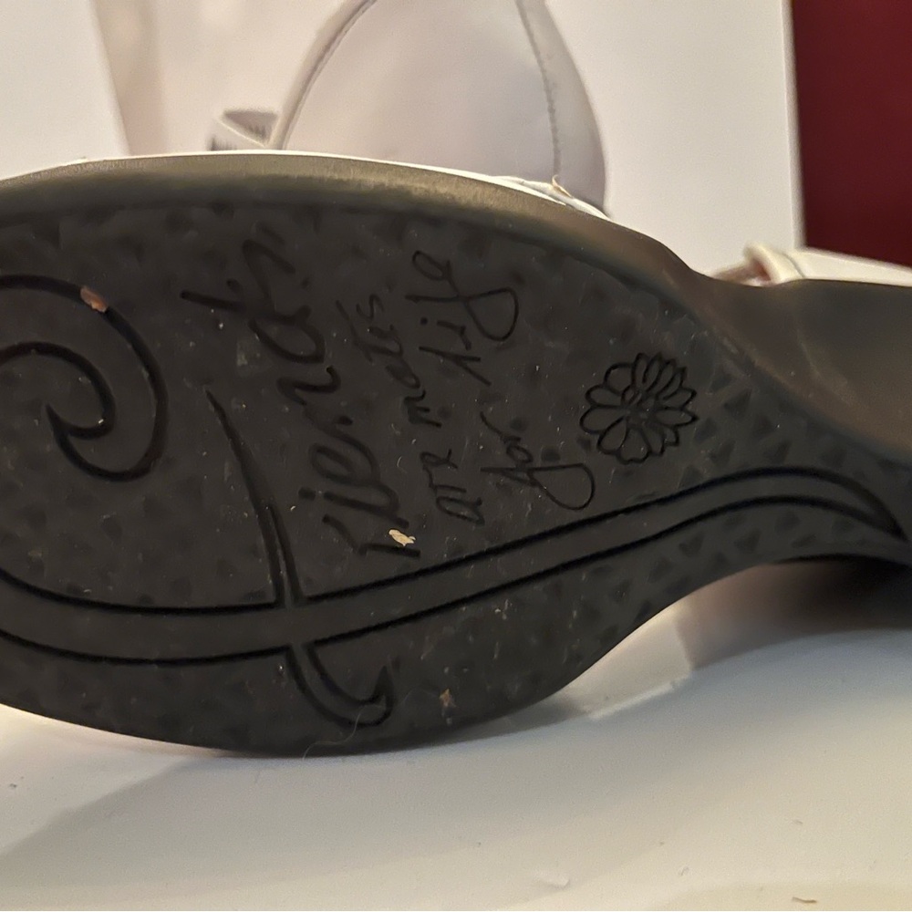 John Fluevog Mae White with black stitch PROJECT SHOE 9.5w - Picture 9 of 11
